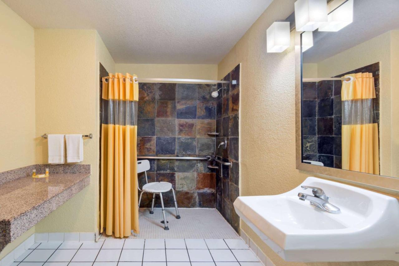 Days Inn By Wyndham Near Seaworld San Antonio Exteriér fotografie