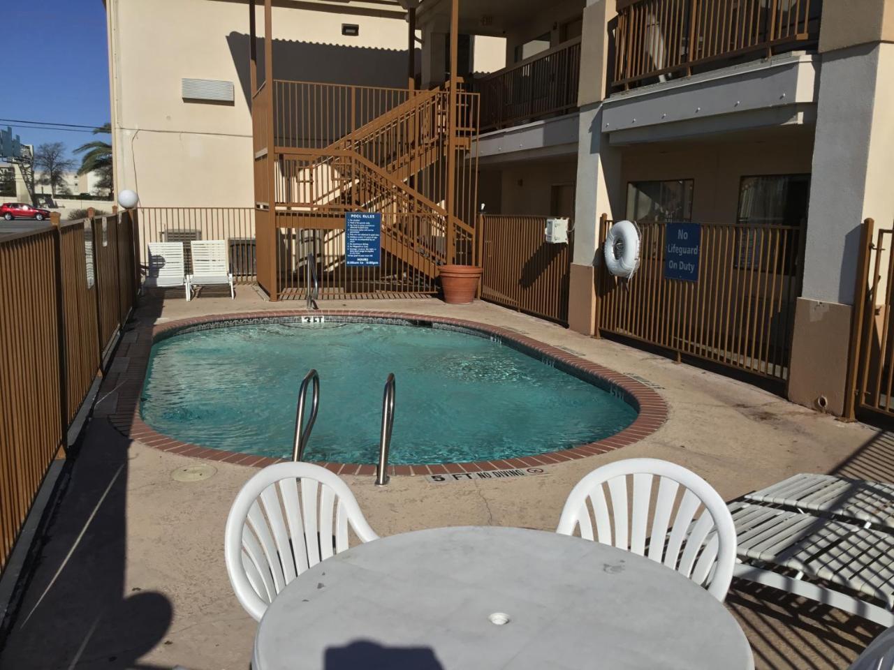 Days Inn By Wyndham Near Seaworld San Antonio Exteriér fotografie